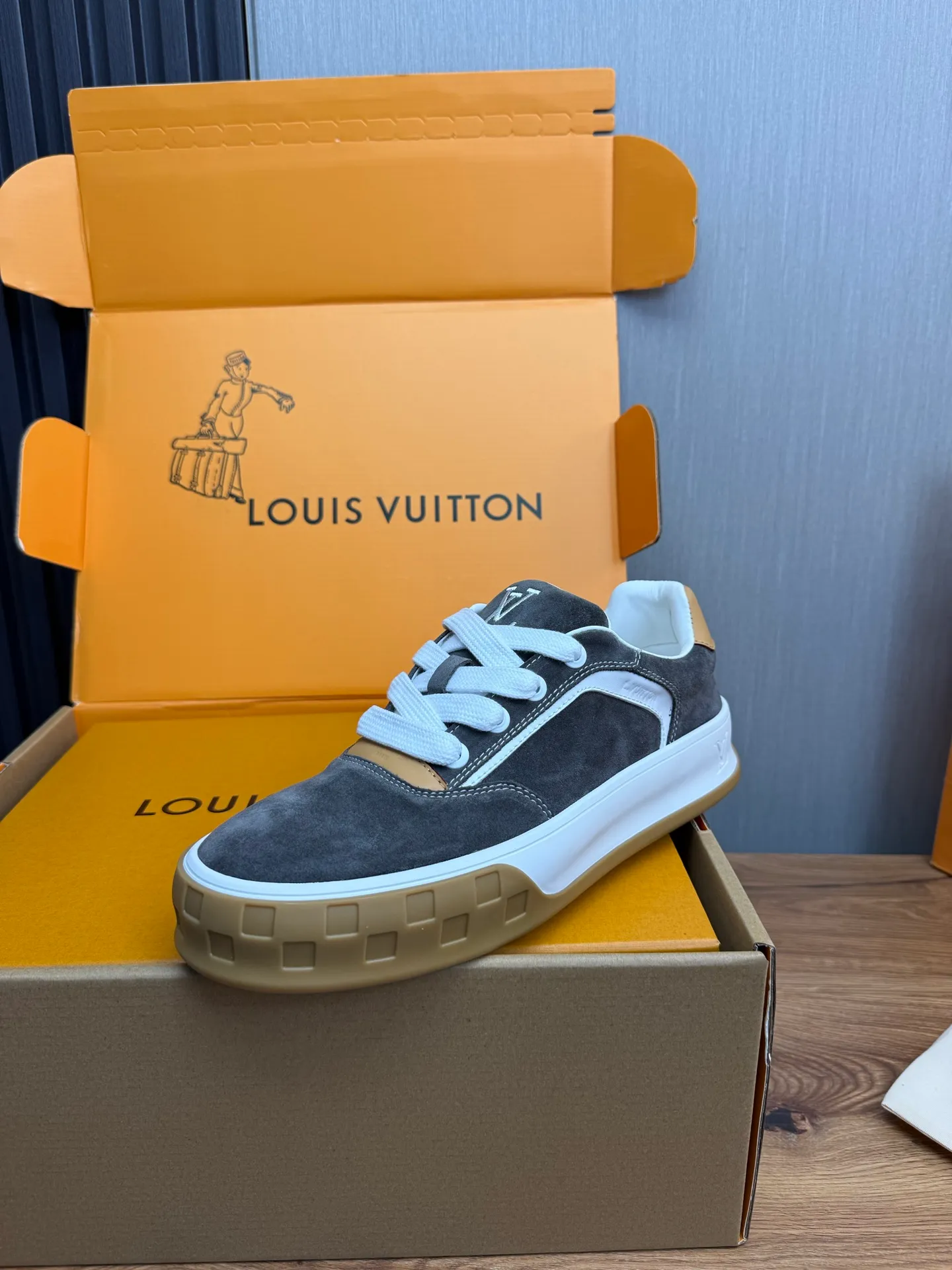 Men's shoes 620💰 Lv. Top purchasing agent🇮🇹 Louis Vuitton, sports sneakers counter synchronization, uppers imported from Italy, high-quality splicing and complex handicrafts, imported mesh pads are soft and comfortable, soles: original factory special soles, TPU exclusive movable molded soles super comfortable, original factory single goods, 🔍🔍high quality, you can enter and exit the counter at will, welcome to compare, code number 38-44 (customized 38.45)